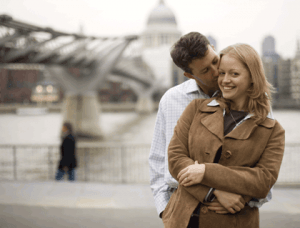 Man kissing girl near the Potomic