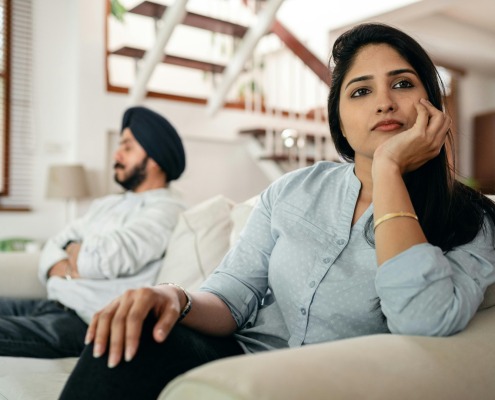 woman-ignoring-man