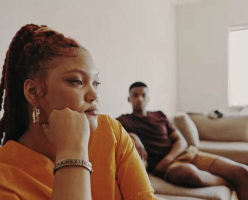 avoidant-woman-and-man